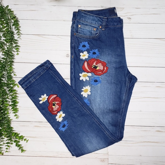 Boden Denim - Boden Cavendish Girlfriend Embroidered Jean